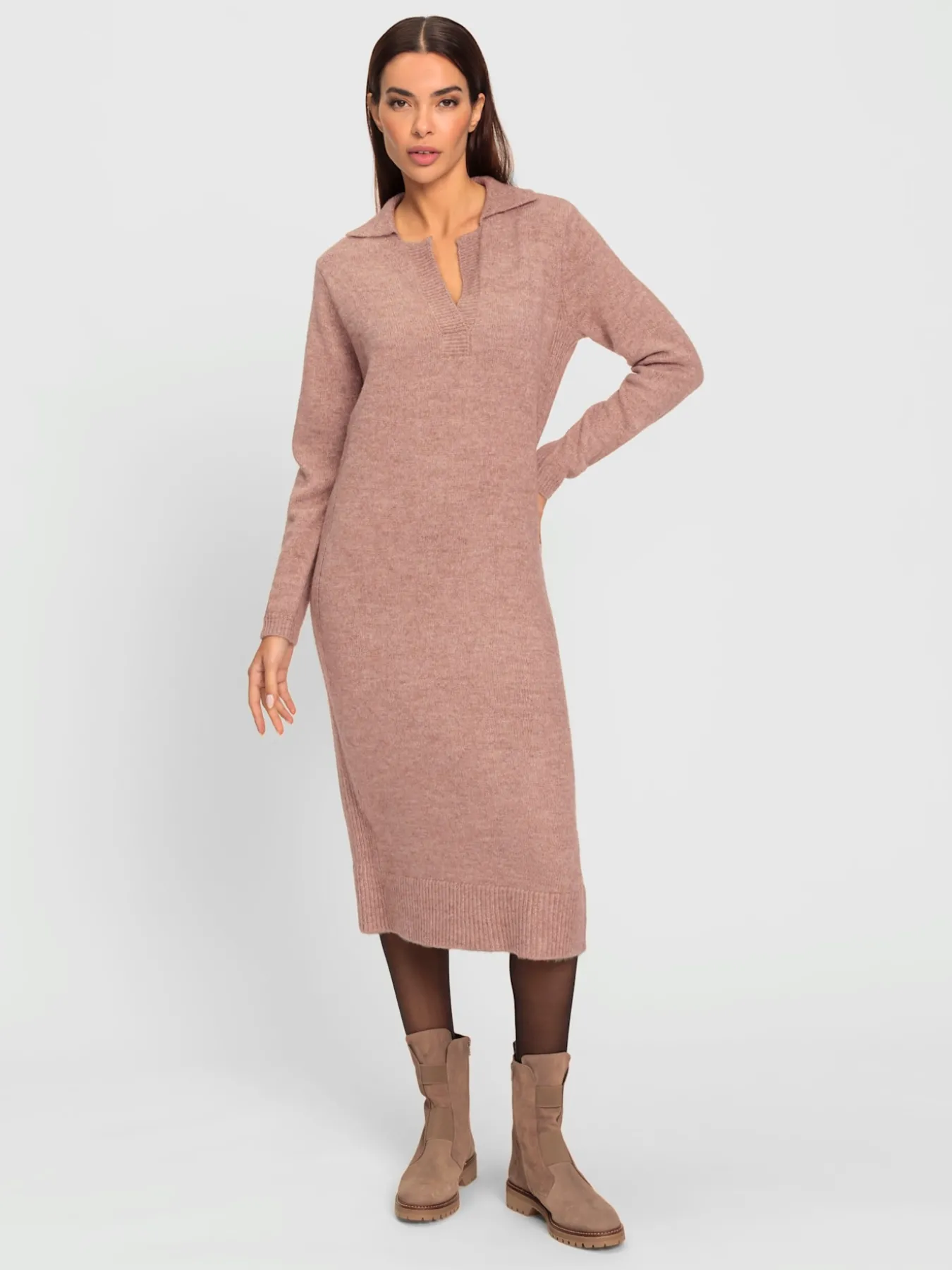 Robe en tricot col polo avec encolure en v