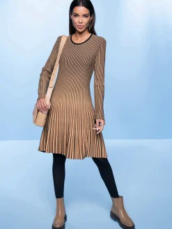 Robe en tricot effet plissé contrasté