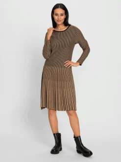 Robe en tricot effet plissé contrasté