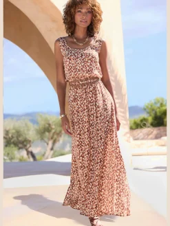 Robe longue encolure ronde et au dos dégagées