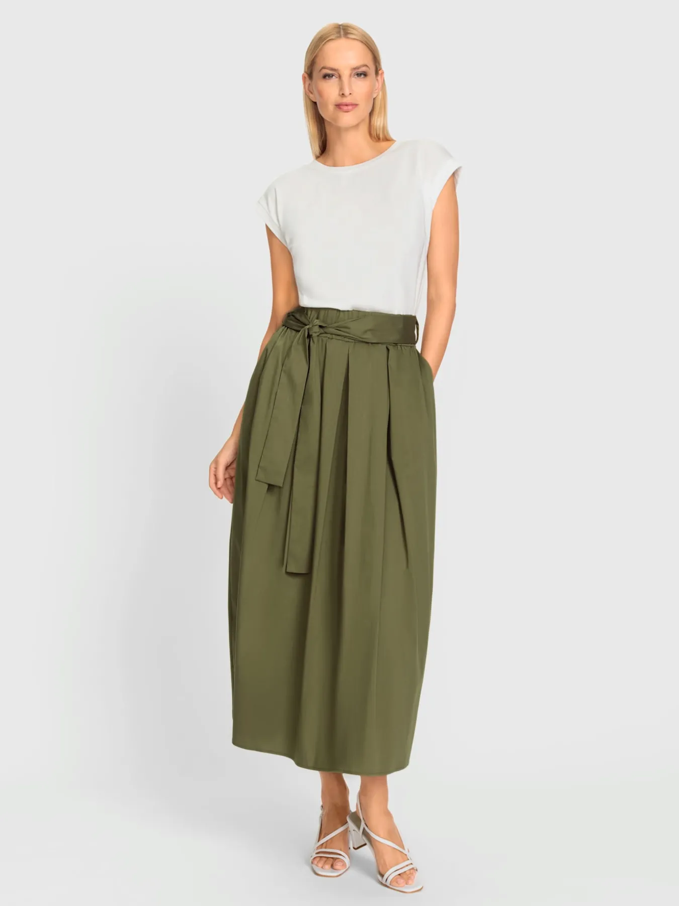 Robe longue haut et jupe en différents matériaux