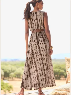 Robe longue robe d'été à encolure en v profonde