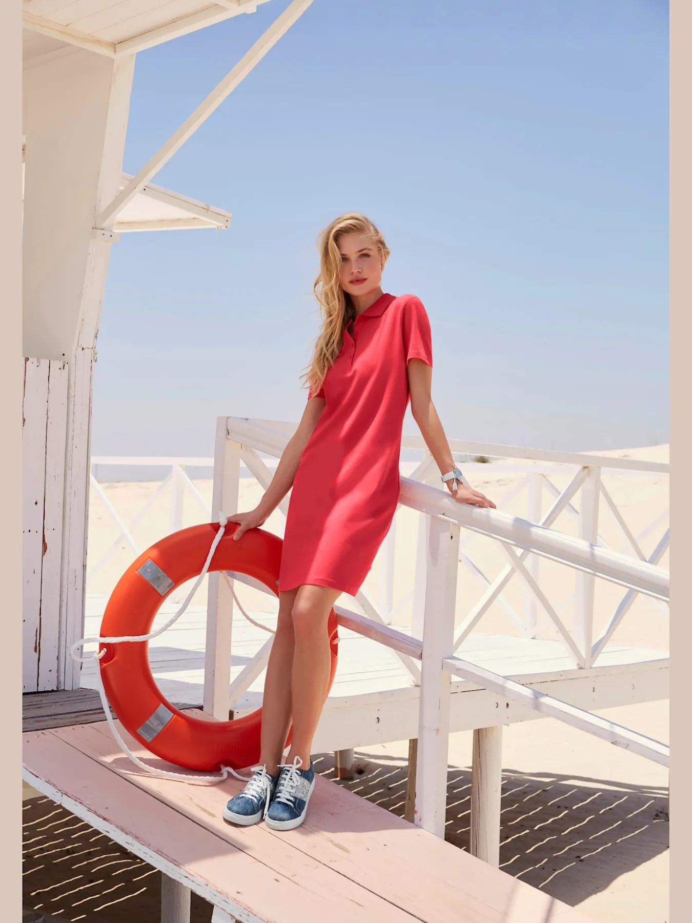 Robe longueur au-dessus du genou, style polo