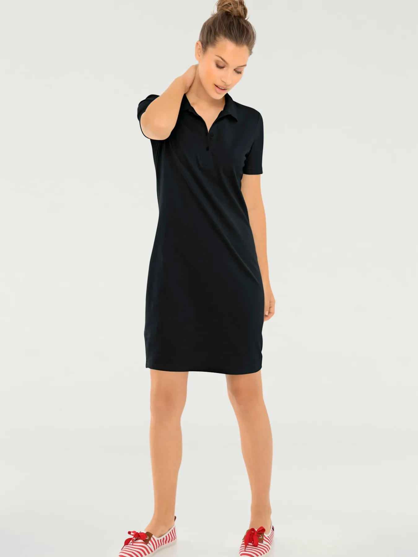 Robe longueur au-dessus du genou, style polo