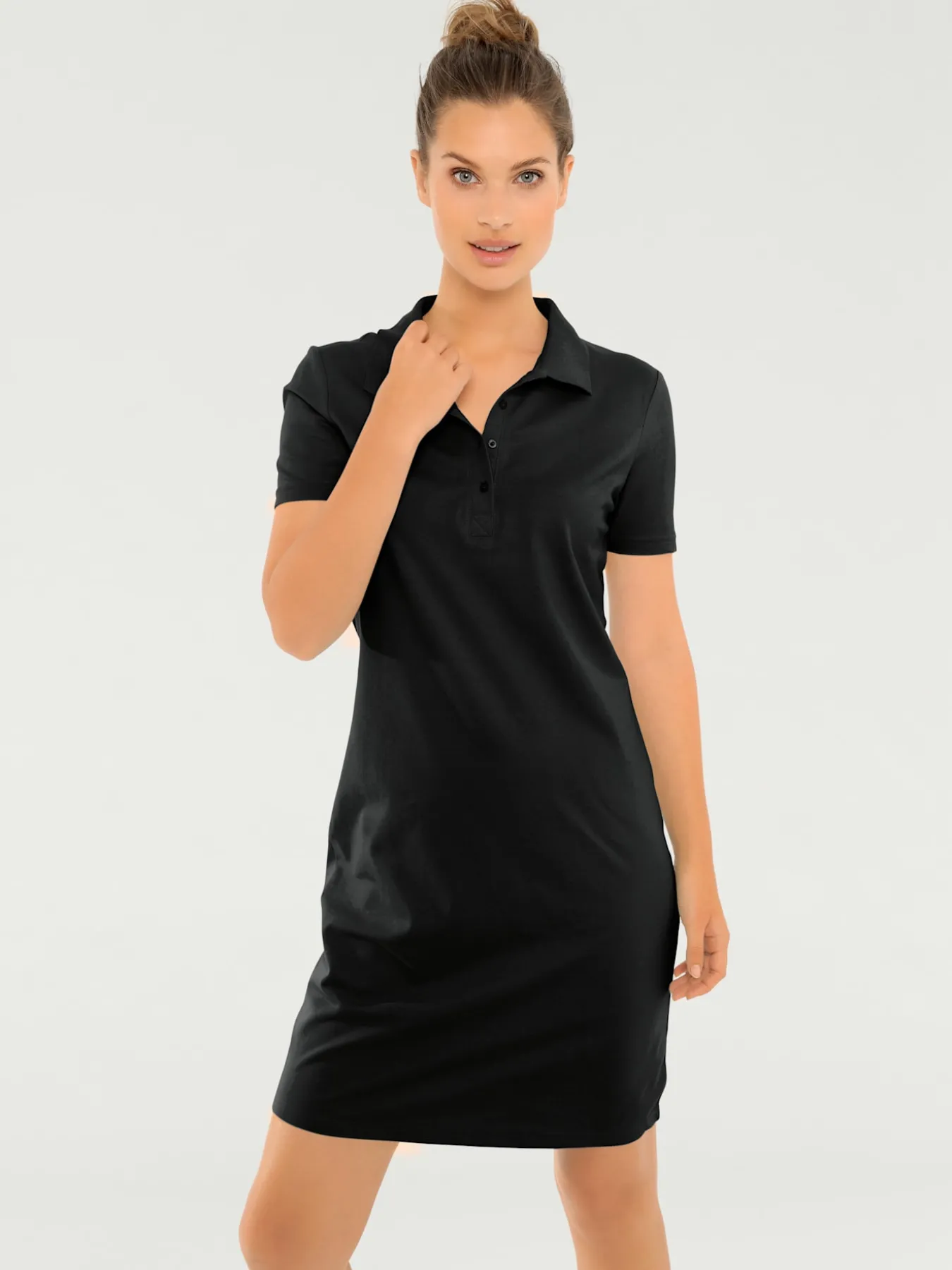 Robe longueur au-dessus du genou, style polo