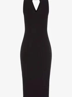 Robe mi-longue découpes tendance à l'encolure