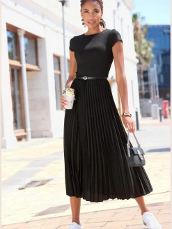 Robe mi-longue encolure ronde