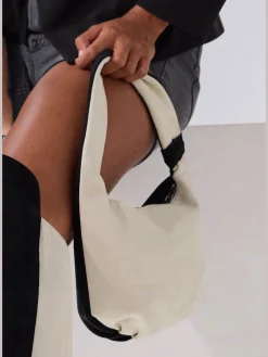 Sac à main au design contrasté tendance