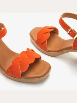 Sandales à brides talon bottier confortable et bride à l'effet tressé