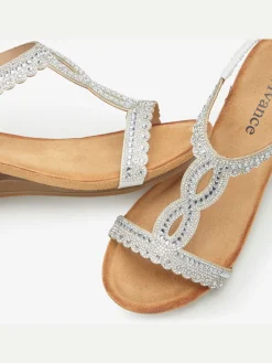 Sandales avec détails brillants tendance