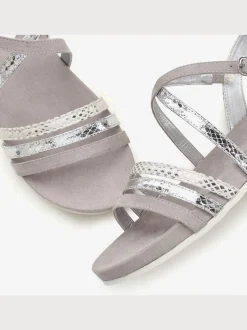 Sandales brides raffinées avec empiècements métalliques