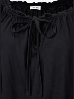 Se porte comme un t-shirt carmen ou sur les épaules