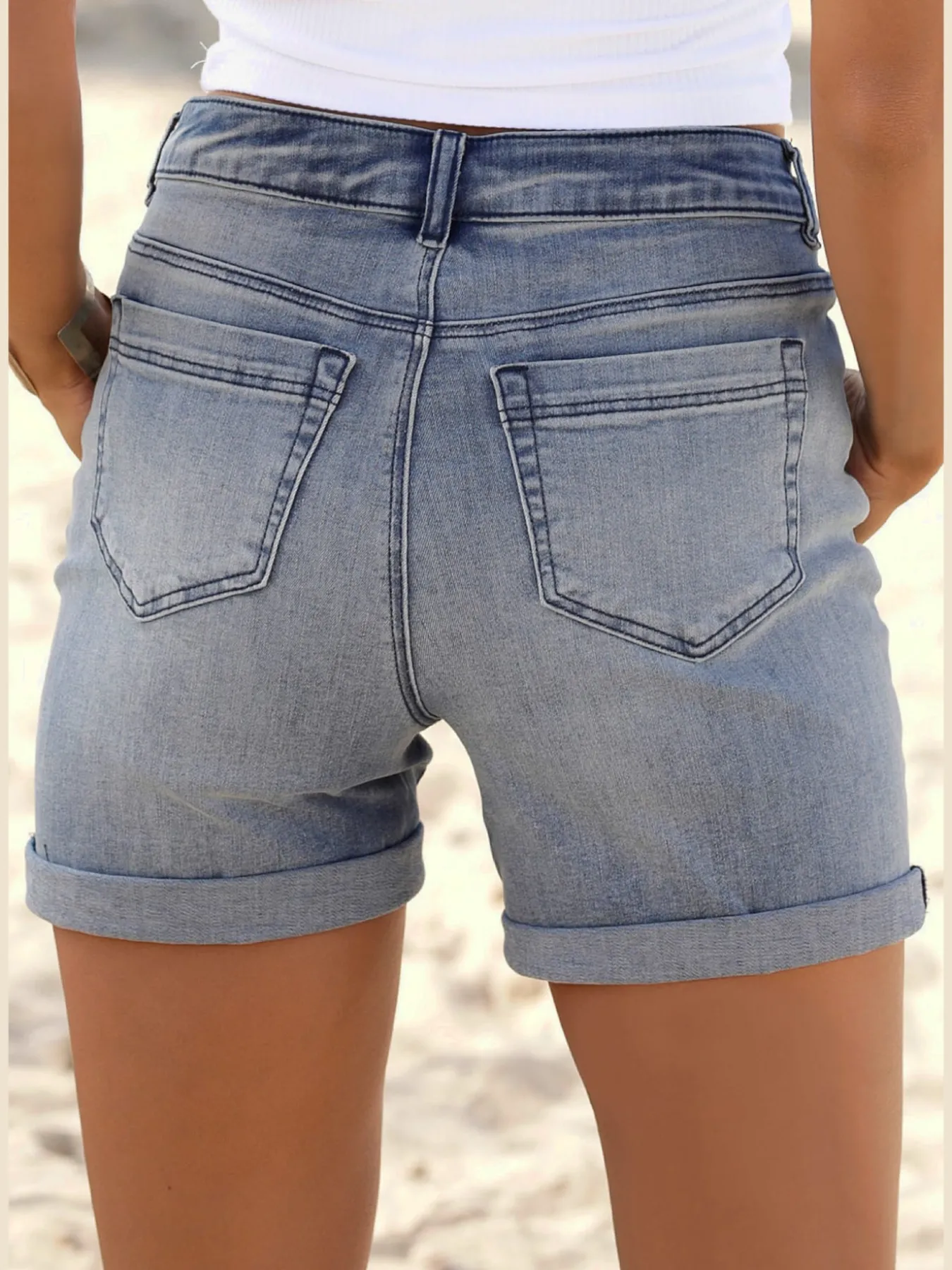 Short en jean taille haute avec patte de boutonnage tendance devant