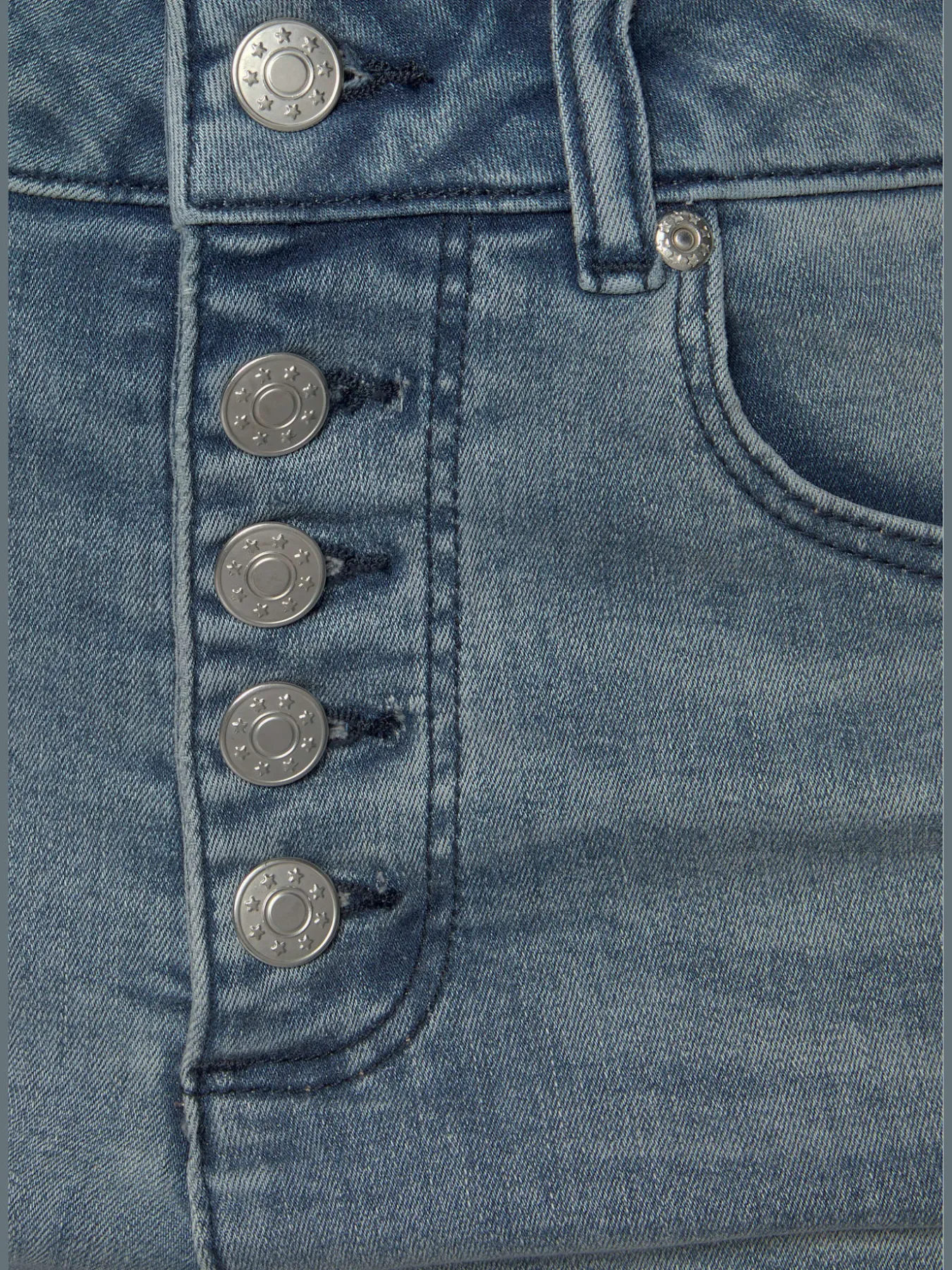 Short en jean taille haute avec patte de boutonnage tendance devant