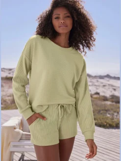 Short en matière sweat empiècement en dentelle en qualité côtelée