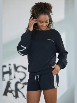 Short en matière sweat short molletonné confortable avec poches latérales fendues pratiques