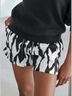 Short en matière sweat short molletonné confortable avec imprimé sur toute la surface