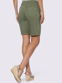 Short finition des jambes avec revers