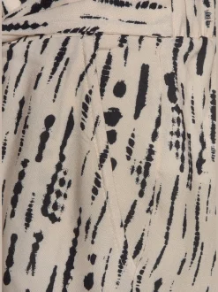 Short tissé short en tissu léger avec ceinture élastique