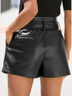 Shorts plis tendance à la taille