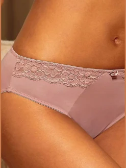 Slip confortable avec élégant empiècement dentelle