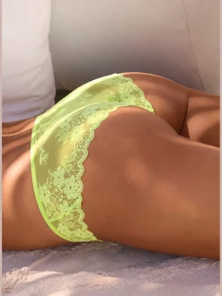 Slip féminin à la coupe élégante