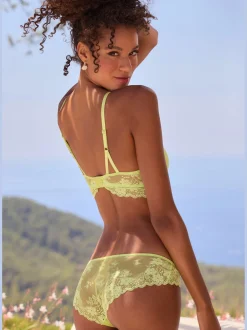 Slip féminin à la coupe élégante