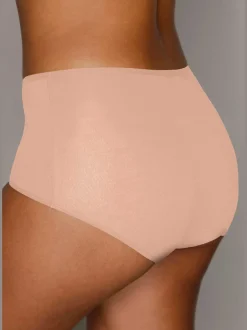 Slips finitions élastiques et plates à la taille et aux échancrures
