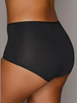 Slips finitions élastiques et plates à la taille et aux échancrures