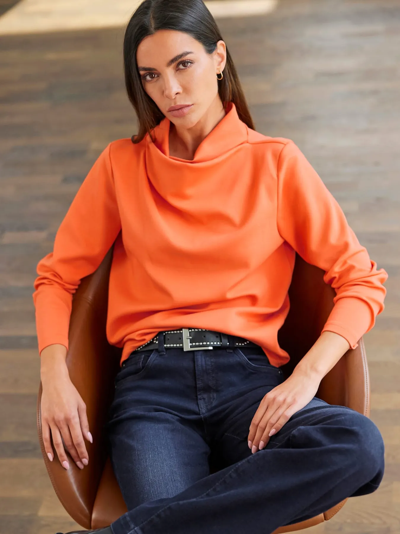 Sweatshirt encolure raffinée