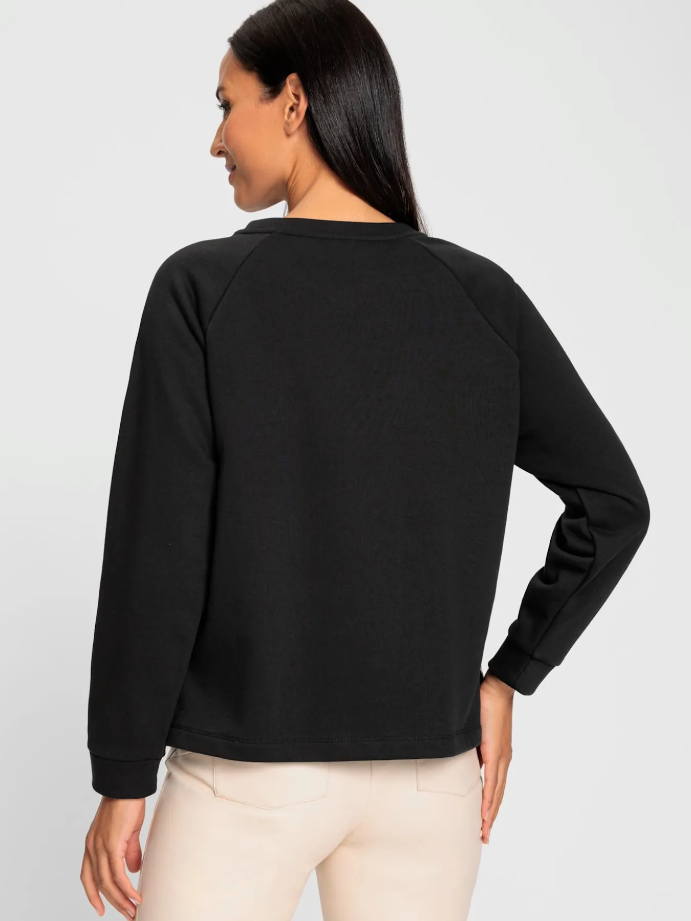 Sweatshirt extensible grâce aux glissières latérales