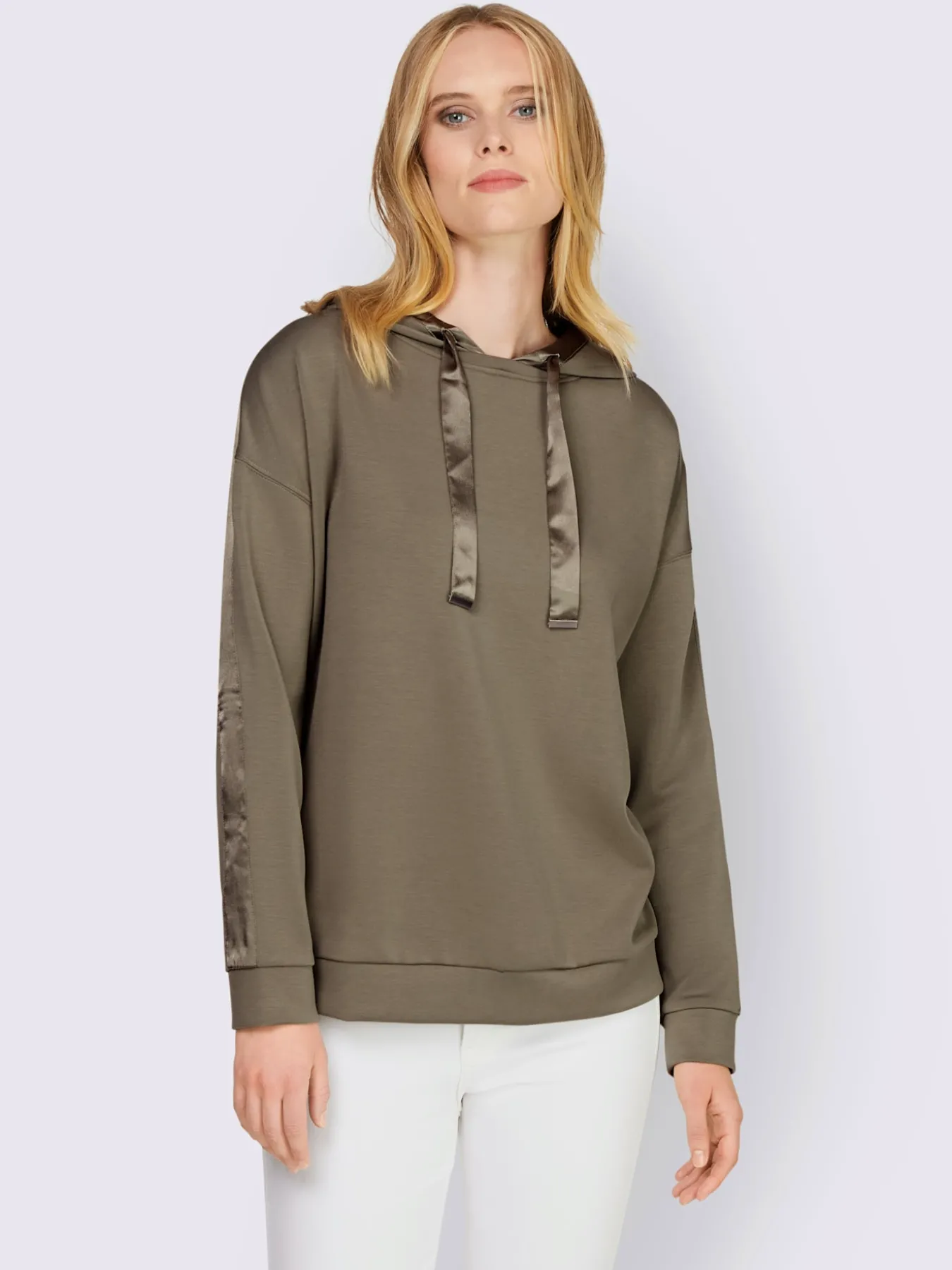 Sweatshirt garniture de satin décorative