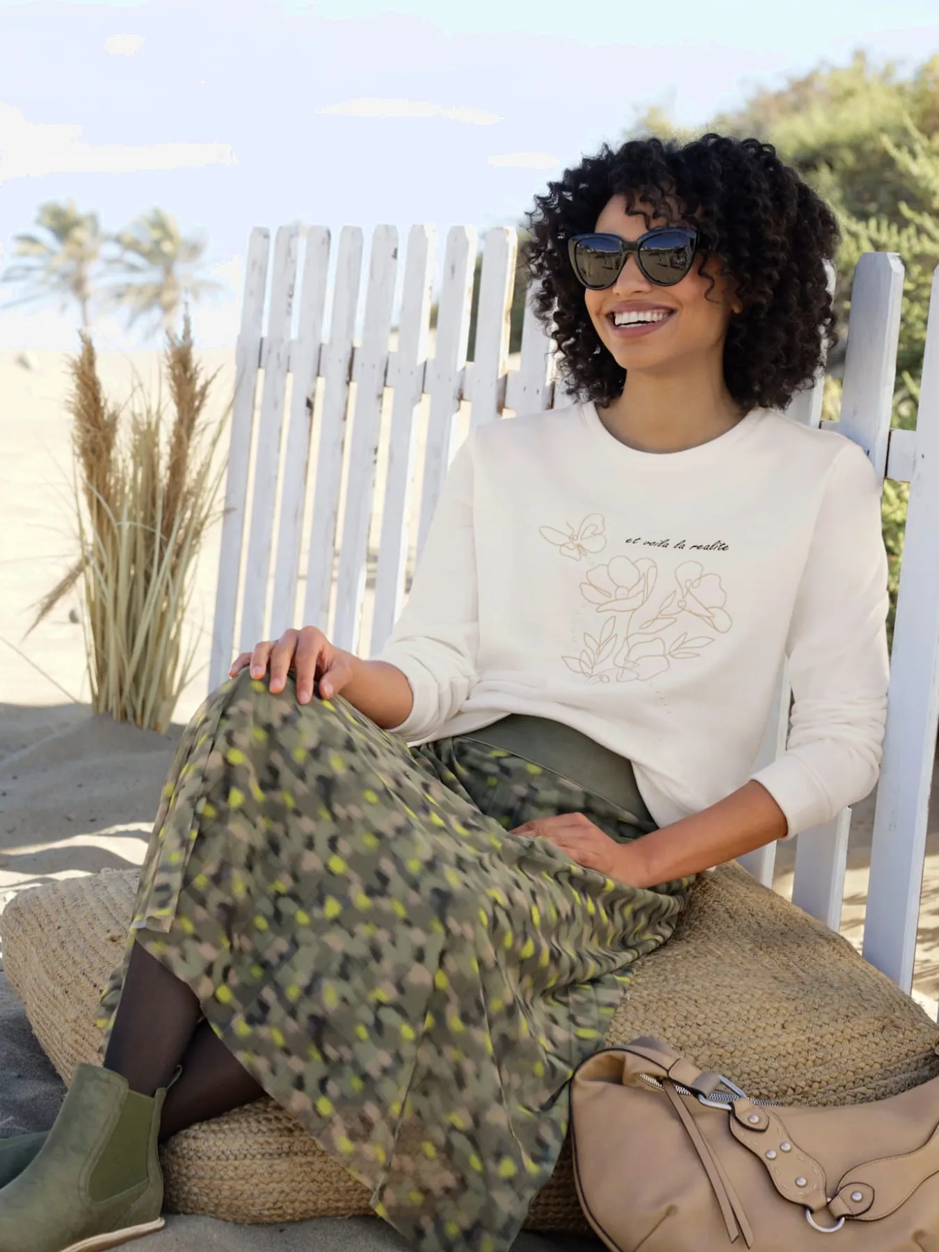 Sweatshirt jolie broderie florale avec perles décoratives