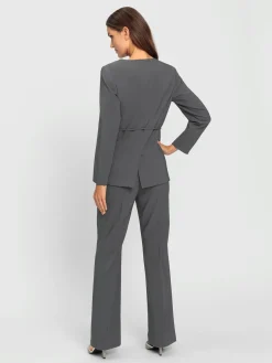 Tailleur pantalon avec ceinture à boucle décorative