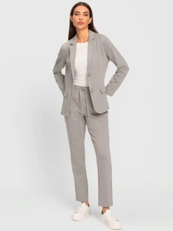 Tailleur pantalon fines rayures classiques