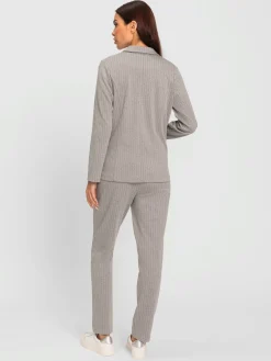 Tailleur pantalon fines rayures classiques