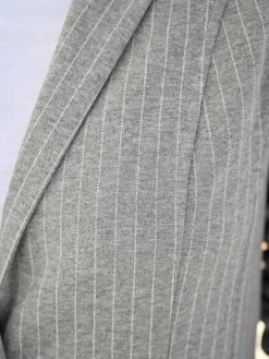 Tailleur pantalon fines rayures classiques
