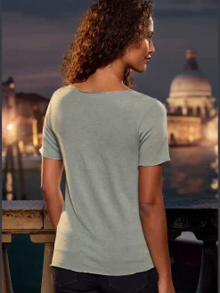 T-shirt à col rond bords pailletés raffinés à l'encolure, aux finitions des manches et à l'ourlet