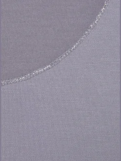 T-shirt à col rond finitions pailletées raffinées à l'encolure ronde, aux manches et à l'ourlet