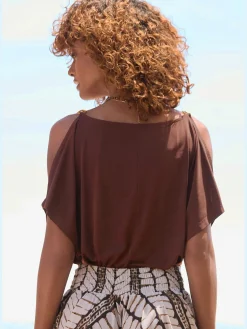 T-shirt à manches courtes chaînes dorées en guise de bretelles