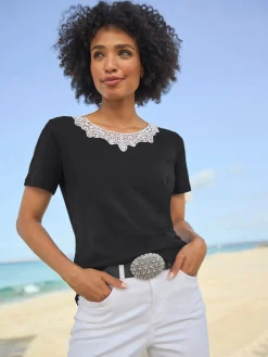 T-shirt à manches courtes jolie dentelle sur l'encolure