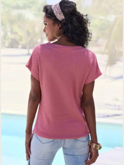 T-shirt à manches courtes patte de boutonnage fantaisie tendance et boutons imitation corne