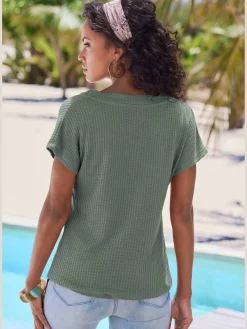 T-shirt à manches courtes patte de boutonnage fantaisie tendance et boutons imitation corne