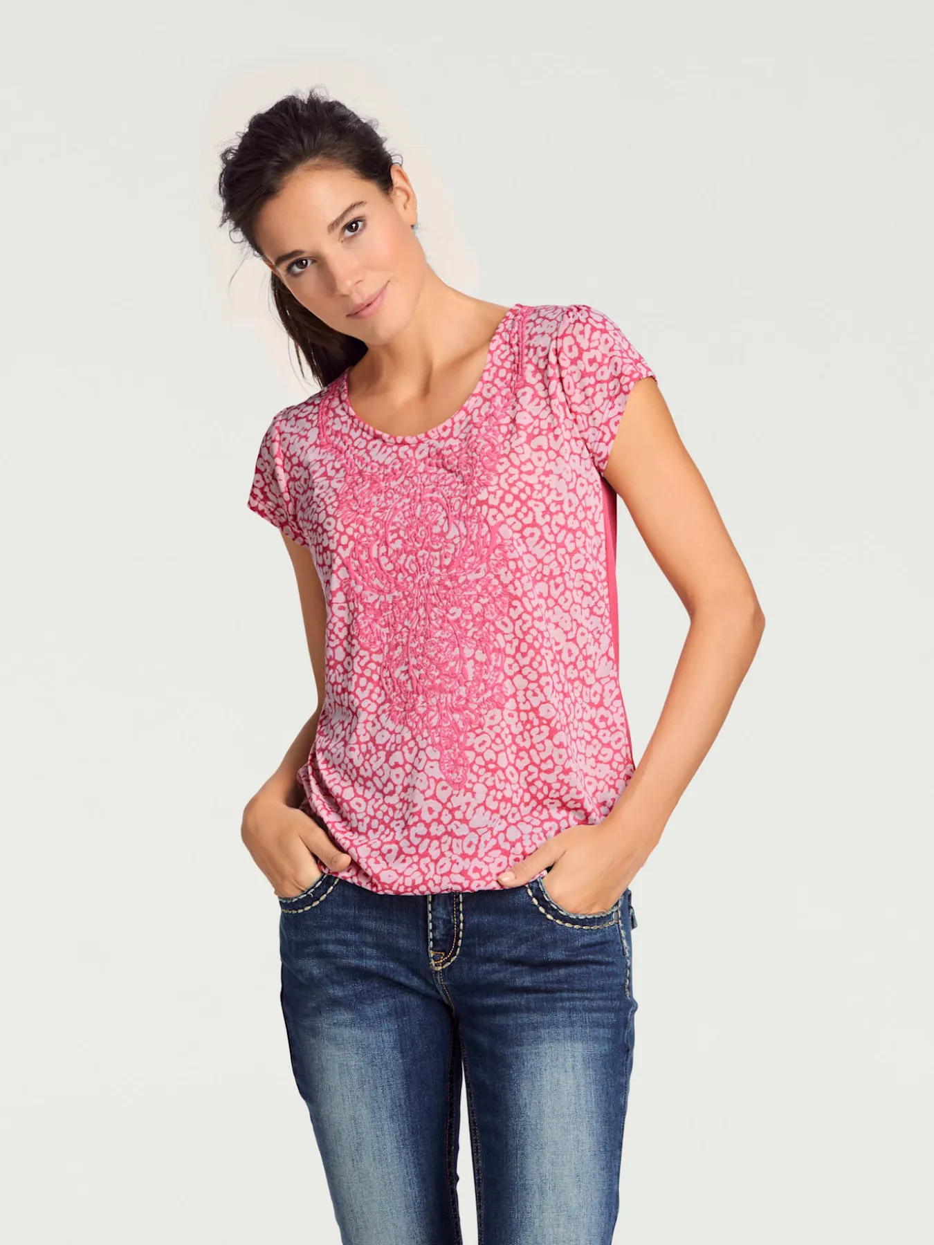 T-shirt à manches courtes qualité dévoré, imprimé effet ton sur ton