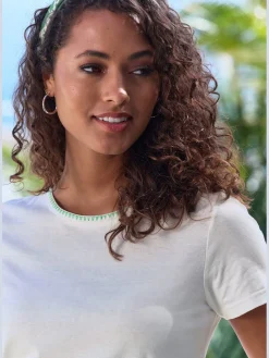 T-shirt broderie contrastée tendance à l'encolure ronde