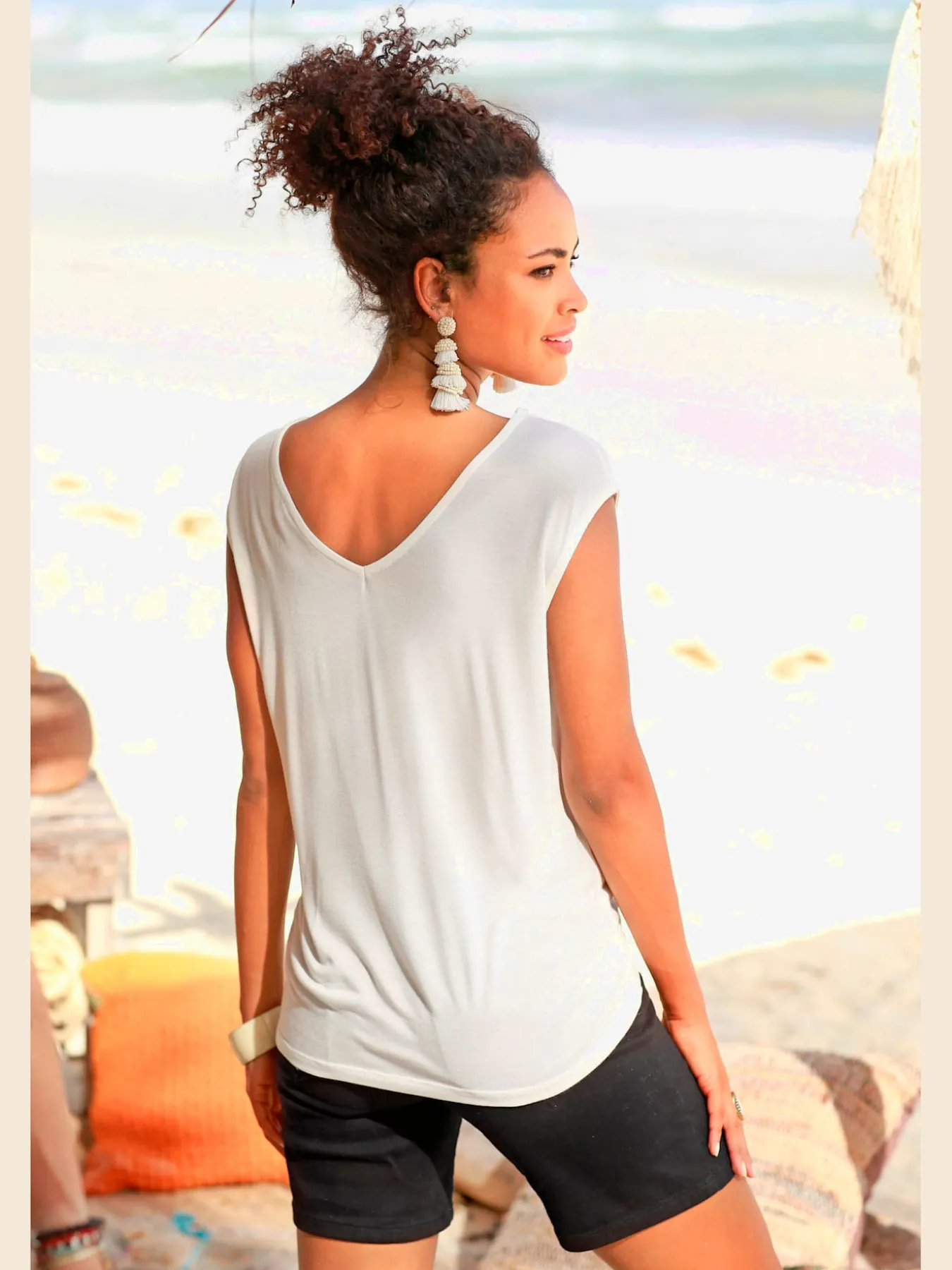 T-shirt col v avec cordons