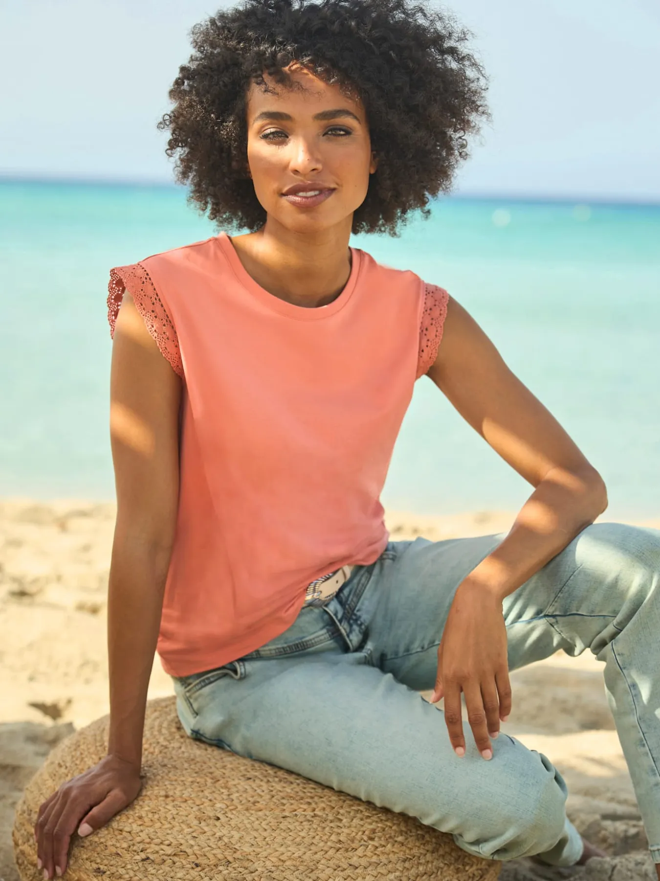 T-shirt empiècement en dentelle