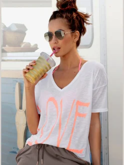T-shirt en v encolure en v dégagée