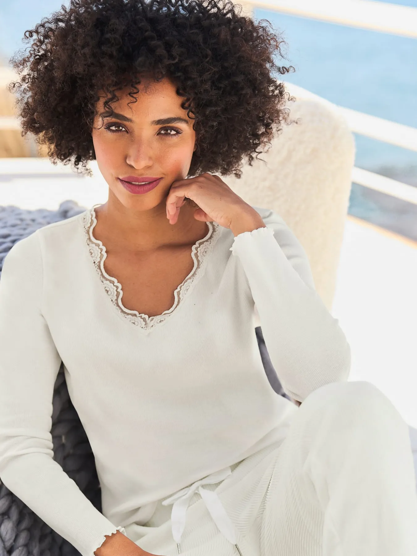 T-shirt en v look original et romantique