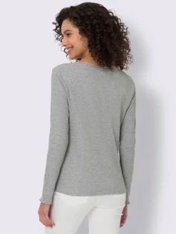 T-shirt en v look original et romantique
